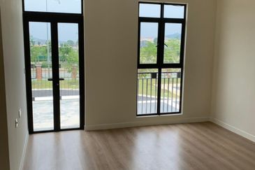 Monet Lily @ Sunsuria City