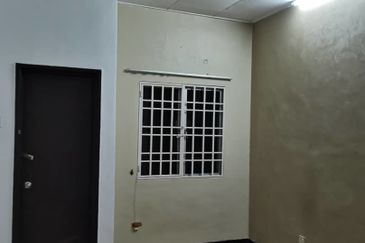 Jalan Anggerik Tania