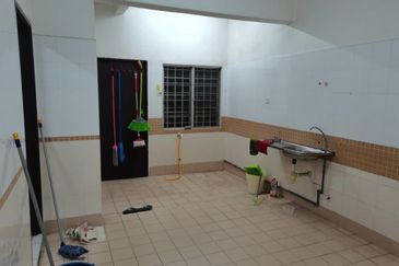 Jalan Anggerik Tania