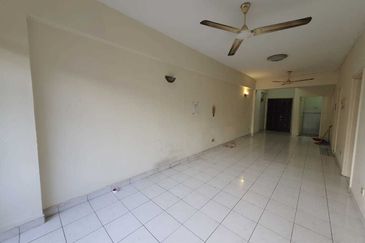 Turf View Apartment (Mutiara Serdang)