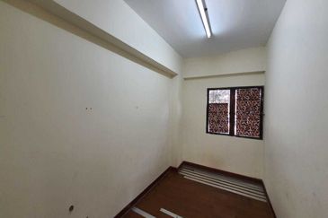 Turf View Apartment (Mutiara Serdang)