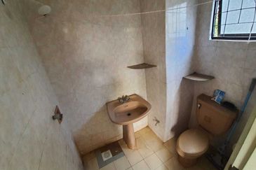 Turf View Apartment (Mutiara Serdang)