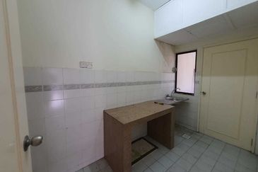 Turf View Apartment (Mutiara Serdang)