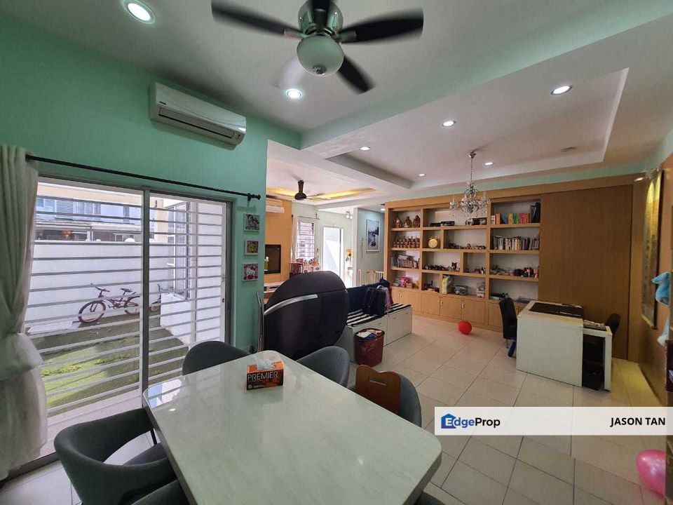 TOWNHOUSE D'Alpinia @ Seri Kembangan ✨ RENOVATED LOWERUNIT KITCHENCABINET NEARPLAYGROUND GATEDGUARDED, Selangor, Puchong South