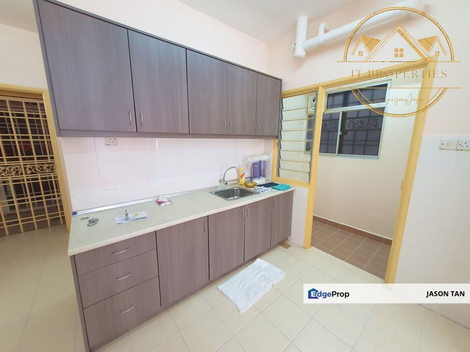 [NEWLYPAINT🌈890sf KITCHENCABINET WELLKEPT 3R2B RENO] Serdang Villa, Selangor, Seri Kembangan