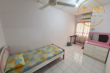 Taman Pinggiran Putra