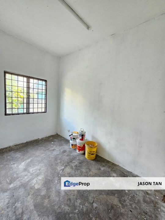 Taman Putra Permai Double Storey House [ 22x70 5ROOM SPACIOUS LAYOUT GATEDGUARDED ], Selangor, Seri Kembangan