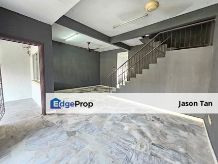 Taman Putra Permai Double Storey House [ 22x70 5ROOM SPACIOUS LAYOUT GATEDGUARDED ], Selangor, Seri Kembangan