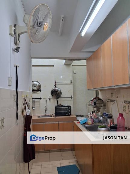 Red Ruby Apartment, Seri Kemabangan [ TINGKAT1 🌈 828SF WALKUP FREEHOLD KITCHENCABINET ], Selangor, Seri Kembangan