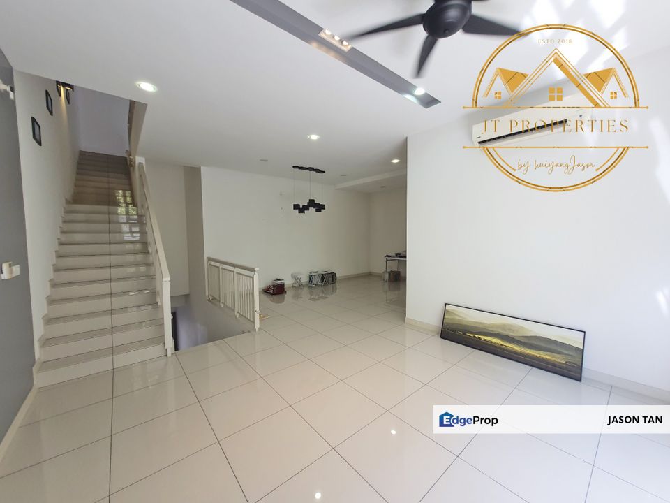 N'dira, Sierra 12 @ 16 Sierra Townhouse , Puchong South For Sale [ UPPER UNIT 🌈 SLIGHRENO 3 ROOM 4 BATH 2573SF WALKINWARDROBE NEAR MRT ], Selangor, Puchong South