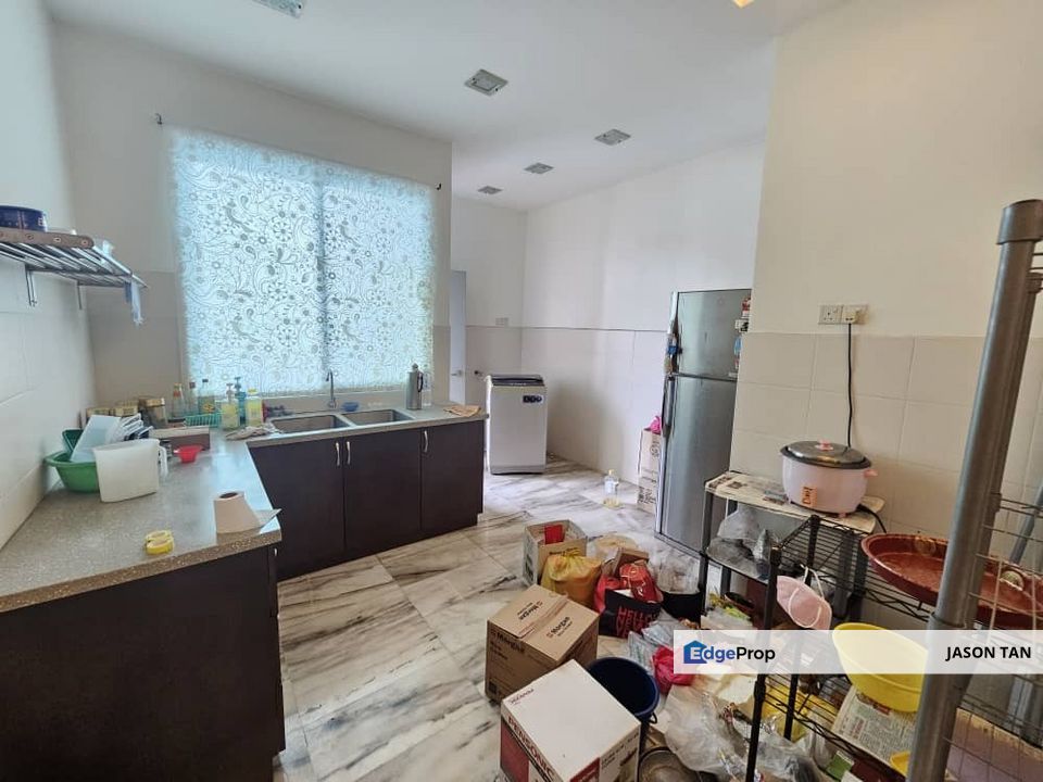 Bayan Villa, Seri Kembangan, Townhouse Condo [ BELOWMARKET RENOVATED 🌈 PLASTERCEILING KITCHENCABINET ], Selangor, Seri Kembangan