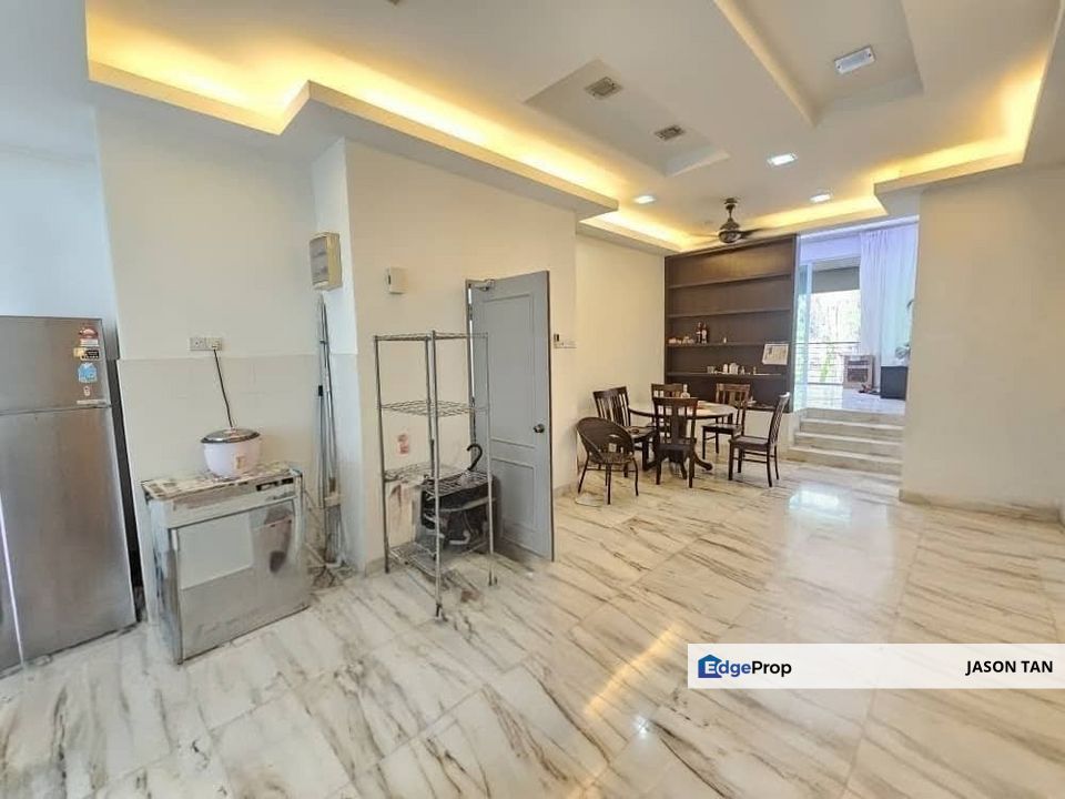 Bayan Villa, Seri Kembangan, Townhouse Condo [ BELOWMARKET RENOVATED 🌈 PLASTERCEILING KITCHENCABINET ], Selangor, Seri Kembangan