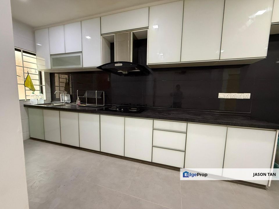 Taman Puchong Utama, Puchong, 2 Storey House [ RENOVATED 🌈 EXTENDEDBACK MODERNKITCHEN ], Selangor, Puchong