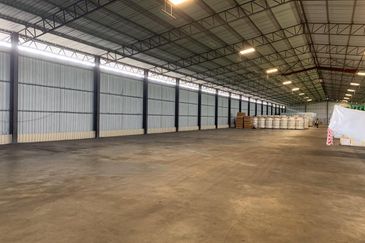 West Port, Pulau Indah