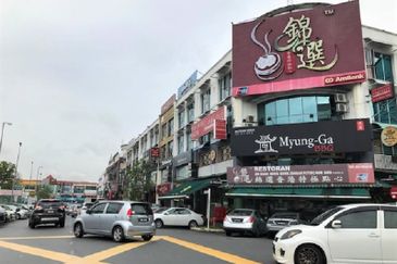 Bandar Puteri Puchong, Puchong, Selangor Adjoining 2 Shop Matured Area