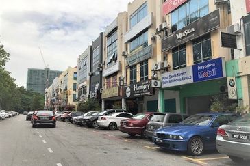 Bandar Puteri Puchong, Puchong, Selangor Adjoining 2 Shop Matured Area