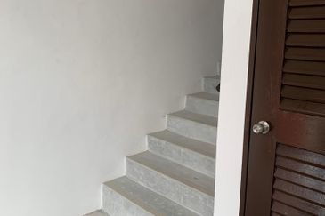 Nilai 3, Nilai, Negeri Sembilan Double Storey Semi D Factory Warehouse for Rent