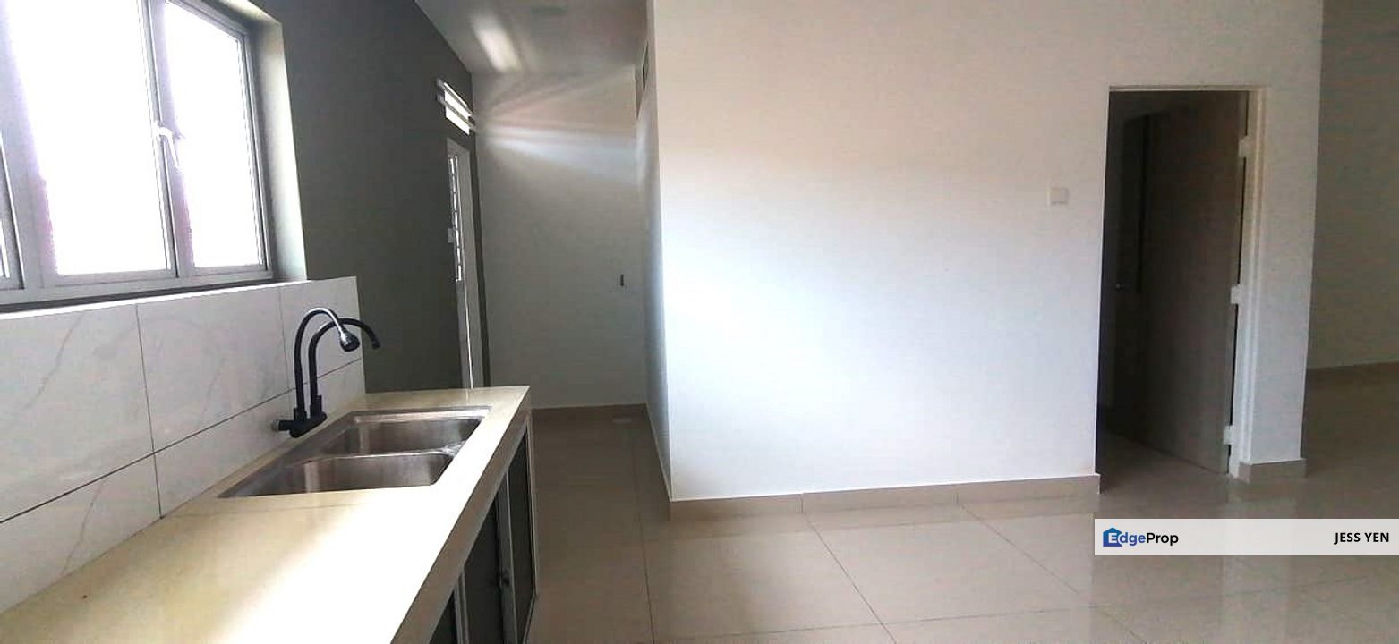 100% Loan Newly Renovated House Semenyih Sentral Town, Selangor, Semenyih