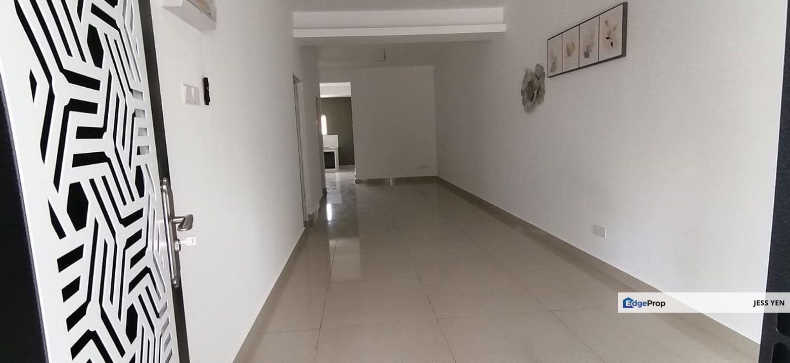 100% Loan Newly Renovated House Semenyih Sentral Town, Selangor, Semenyih