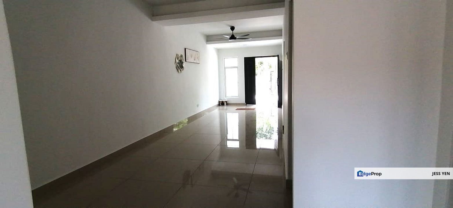 100% Loan Newly Renovated House Semenyih Sentral Town, Selangor, Semenyih