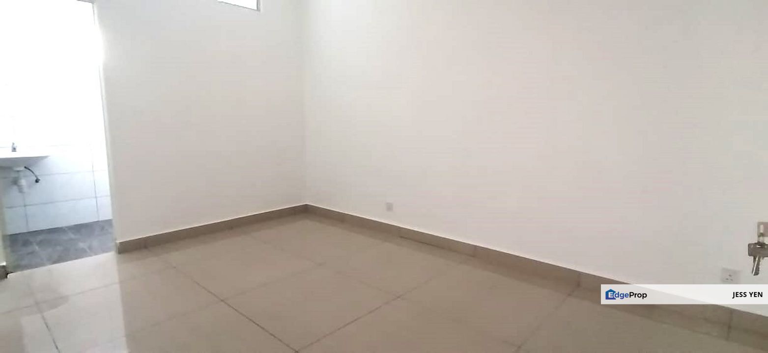 100% Loan Newly Renovated House Semenyih Sentral Town, Selangor, Semenyih