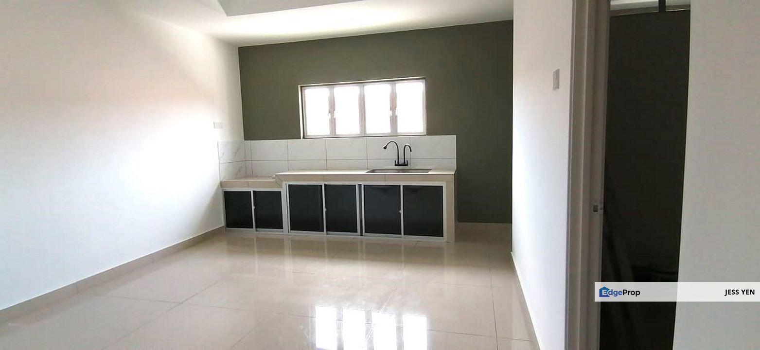 100% Loan Newly Renovated House Semenyih Sentral Town, Selangor, Semenyih