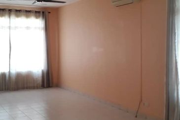 Corner Renovated 2.5 Storey House for Sale Mantin