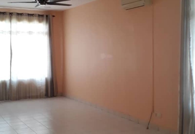 Corner Renovated 2.5 Storey House for Sale Mantin