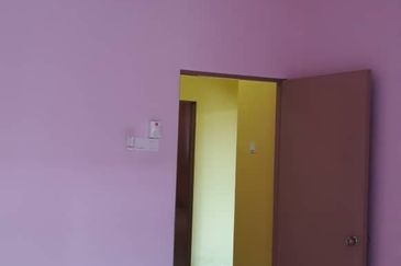 Corner Renovated 2.5 Storey House for Sale Mantin