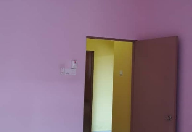 Corner Renovated 2.5 Storey House for Sale Mantin