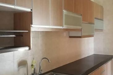 Corner Renovated 2.5 Storey House for Sale Mantin