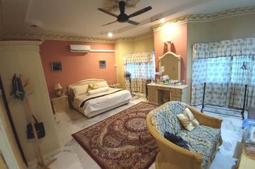 2 Sty [22'x75'] Renovated House Sale Bandar Sungai Long Taman Rakan 