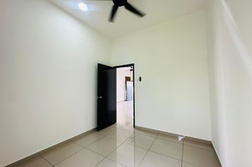 Albury 2, Taman Tasik Senangin