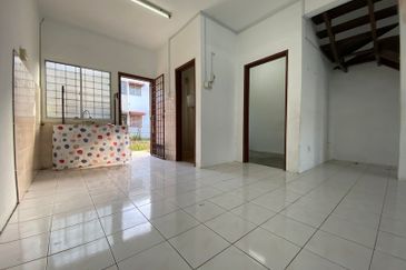 Taman Pinggiran Putra