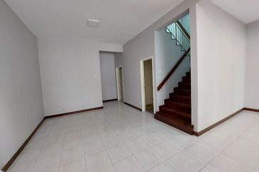 𝟐.𝟓 𝐒𝐭𝐨𝐫𝐞𝐲 𝐇𝐨𝐮𝐬𝐞 𝐢𝐧 𝐁𝐚𝐧𝐝𝐚𝐫 𝐏𝐮𝐭𝐞𝐫𝐢 , 𝐏𝐮𝐜𝐡𝐨𝐧𝐠 𝐅𝐨𝐫 𝐒𝐚𝐥𝐞