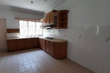 𝟐.𝟓 𝐒𝐭𝐨𝐫𝐞𝐲 𝐇𝐨𝐮𝐬𝐞 𝐢𝐧 𝐁𝐚𝐧𝐝𝐚𝐫 𝐏𝐮𝐭𝐞𝐫𝐢 , 𝐏𝐮𝐜𝐡𝐨𝐧𝐠 𝐅𝐨𝐫 𝐒𝐚𝐥𝐞