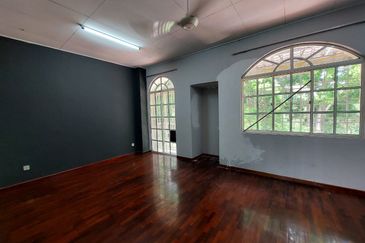 𝟐.𝟓 𝐒𝐭𝐨𝐫𝐞𝐲 𝐇𝐨𝐮𝐬𝐞 𝐢𝐧 𝐁𝐚𝐧𝐝𝐚𝐫 𝐏𝐮𝐭𝐞𝐫𝐢 , 𝐏𝐮𝐜𝐡𝐨𝐧𝐠 𝐅𝐨𝐫 𝐒𝐚𝐥𝐞