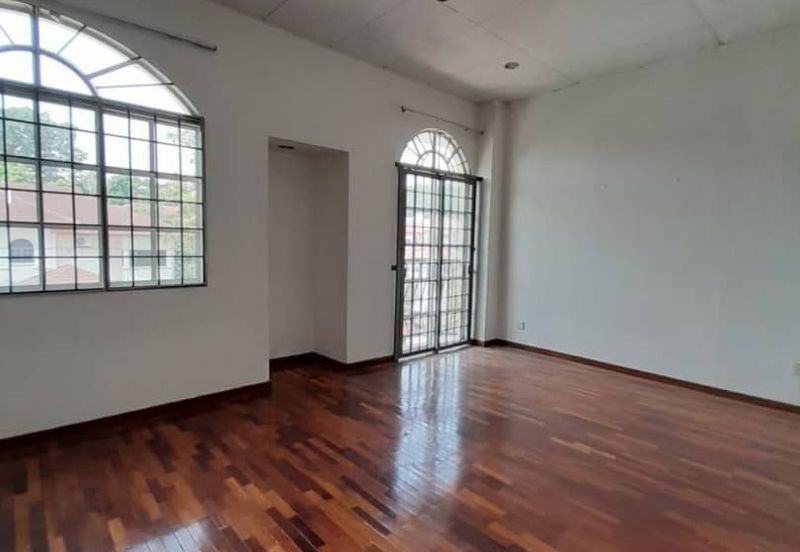 𝟐.𝟓 𝐒𝐭𝐨𝐫𝐞𝐲 𝐇𝐨𝐮𝐬𝐞 𝐢𝐧 𝐁𝐚𝐧𝐝𝐚𝐫 𝐏𝐮𝐭𝐞𝐫𝐢 , 𝐏𝐮𝐜𝐡𝐨𝐧𝐠 𝐅𝐨𝐫 𝐒𝐚𝐥𝐞