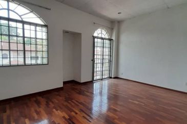 𝟐.𝟓 𝐒𝐭𝐨𝐫𝐞𝐲 𝐇𝐨𝐮𝐬𝐞 𝐢𝐧 𝐁𝐚𝐧𝐝𝐚𝐫 𝐏𝐮𝐭𝐞𝐫𝐢 , 𝐏𝐮𝐜𝐡𝐨𝐧𝐠 𝐅𝐨𝐫 𝐒𝐚𝐥𝐞