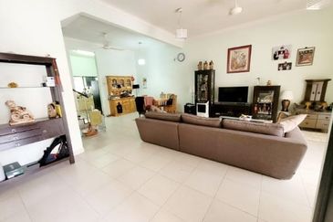 𝟐 𝐒𝐭𝐨𝐫𝐞𝐲 𝐇𝐨𝐮𝐬𝐞 𝐢𝐧 𝐁𝐚𝐧𝐝𝐚𝐫 𝐏𝐮𝐭𝐞𝐫𝐢 𝟏𝟏 , 𝐏𝐮𝐜𝐡𝐨𝐧𝐠 𝐅𝐨𝐫 𝐒𝐚𝐥𝐞