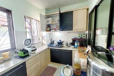 𝟐 𝐒𝐭𝐨𝐫𝐞𝐲 𝐇𝐨𝐮𝐬𝐞 𝐢𝐧 𝐁𝐚𝐧𝐝𝐚𝐫 𝐏𝐮𝐭𝐞𝐫𝐢 𝟏𝟏 , 𝐏𝐮𝐜𝐡𝐨𝐧𝐠 𝐅𝐨𝐫 𝐒𝐚𝐥𝐞