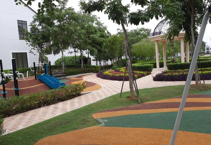 Monet Lily @ Sunsuria City