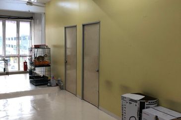 𝟐𝐧𝐝 𝐅𝐥𝐨𝐨𝐫 𝐒𝐡𝐨𝐩𝐥𝐨𝐭  𝐈𝐧 𝐁𝐚𝐧𝐝𝐚𝐫 𝐏𝐮𝐭𝐞𝐫𝐢 𝐏𝐮𝐜𝐡𝐨𝐧𝐠 𝐅𝐨𝐫 𝐑𝐞𝐧𝐭