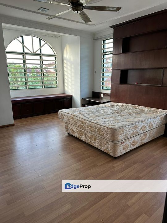 𝟐.𝟓 𝐒𝐭𝐨𝐫𝐞𝐲 𝐂𝐨𝐫𝐧𝐞𝐫  𝐇𝐨𝐮𝐬𝐞,  𝐊𝐨𝐭𝐚 𝐖𝐚𝐫𝐢𝐬𝐚𝐧 𝐒𝐞𝐩𝐚𝐧𝐠 𝐅𝐨𝐫 𝐫𝐞𝐧𝐭, Selangor, Sepang