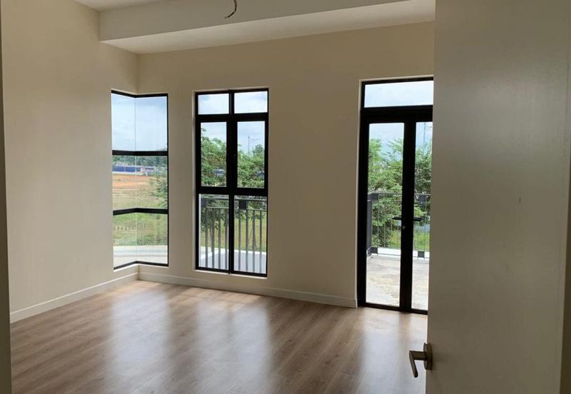 Monet Lily @ Sunsuria City