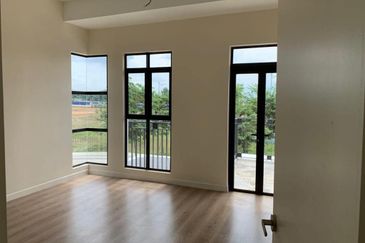 Monet Lily @ Sunsuria City