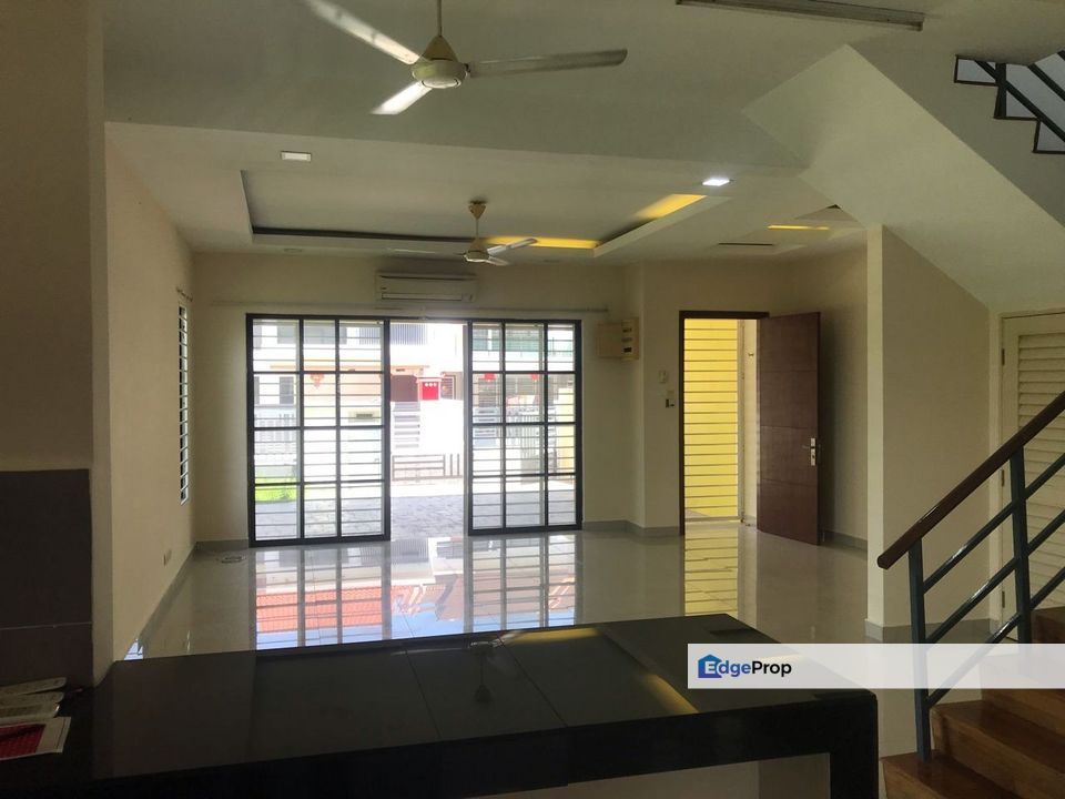 𝟐 𝐒𝐭𝐨𝐫𝐞𝐲 𝐒𝐞𝐦𝐢 𝐃𝐞𝐭𝐚𝐜𝐡𝐞𝐝  𝐇𝐨𝐮𝐬𝐞, 𝐢𝐧 𝐒𝐢𝐞𝐫𝐫𝐚 𝟖, 𝐏𝐮𝐜𝐡𝐨𝐧𝐠 𝐅𝐨𝐫 𝐫𝐞𝐧𝐭, Selangor, Puchong South