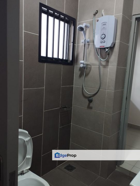 𝟐 𝐒𝐭𝐨𝐫𝐞𝐲 𝐇𝐨𝐮𝐬𝐞 𝐈𝐧 𝐄𝐯𝐢𝐫𝐚 𝐖𝐚𝐫𝐢𝐬𝐚𝐧 𝐏𝐮𝐭𝐞𝐫𝐢, 𝐒𝐞𝐩𝐚𝐧𝐠 𝐟𝐨𝐫 𝐫𝐞𝐧𝐭, Selangor, Sepang