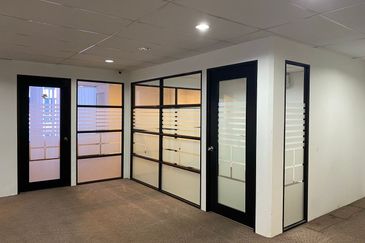 𝐎𝐟𝐟𝐢𝐜𝐞 𝐒𝐡𝐨𝐩𝐥𝐨𝐭, 𝐢𝐧 𝐁𝐚𝐧𝐝𝐚𝐫 𝐏𝐮𝐭𝐞𝐫𝐢 𝐏𝐮𝐜𝐡𝐨𝐧𝐠  𝐅𝐨𝐫 𝐫𝐞𝐧𝐭