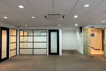 𝐎𝐟𝐟𝐢𝐜𝐞 𝐒𝐡𝐨𝐩𝐥𝐨𝐭, 𝐢𝐧 𝐁𝐚𝐧𝐝𝐚𝐫 𝐏𝐮𝐭𝐞𝐫𝐢 𝐏𝐮𝐜𝐡𝐨𝐧𝐠  𝐅𝐨𝐫 𝐫𝐞𝐧𝐭